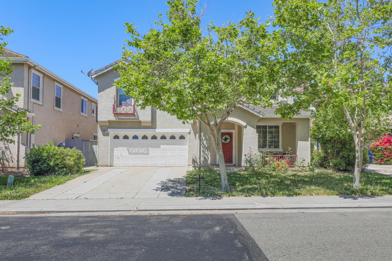 Detail Gallery Image 1 of 50 For 2009 Yarnell Way, Elk Grove,  CA 95758 - 4 Beds | 2/1 Baths