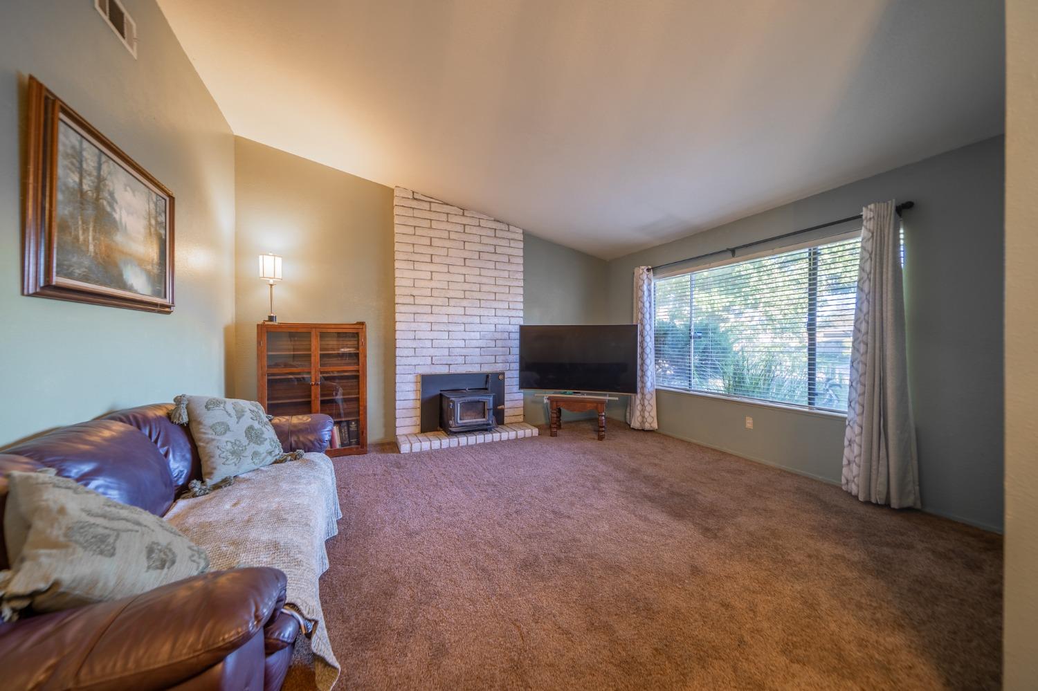 Detail Gallery Image 9 of 41 For 2721 Clear Creek Ct, Stockton,  CA 95207 - 3 Beds | 2 Baths