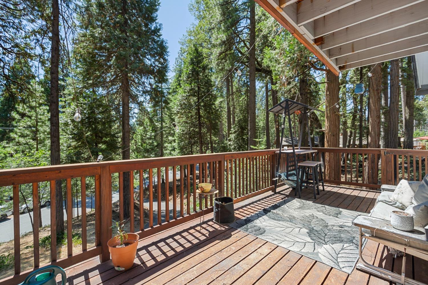 Detail Gallery Image 2 of 26 For 4012 Garnet Rd, Pollock Pines,  CA 95726 - 3 Beds | 3 Baths