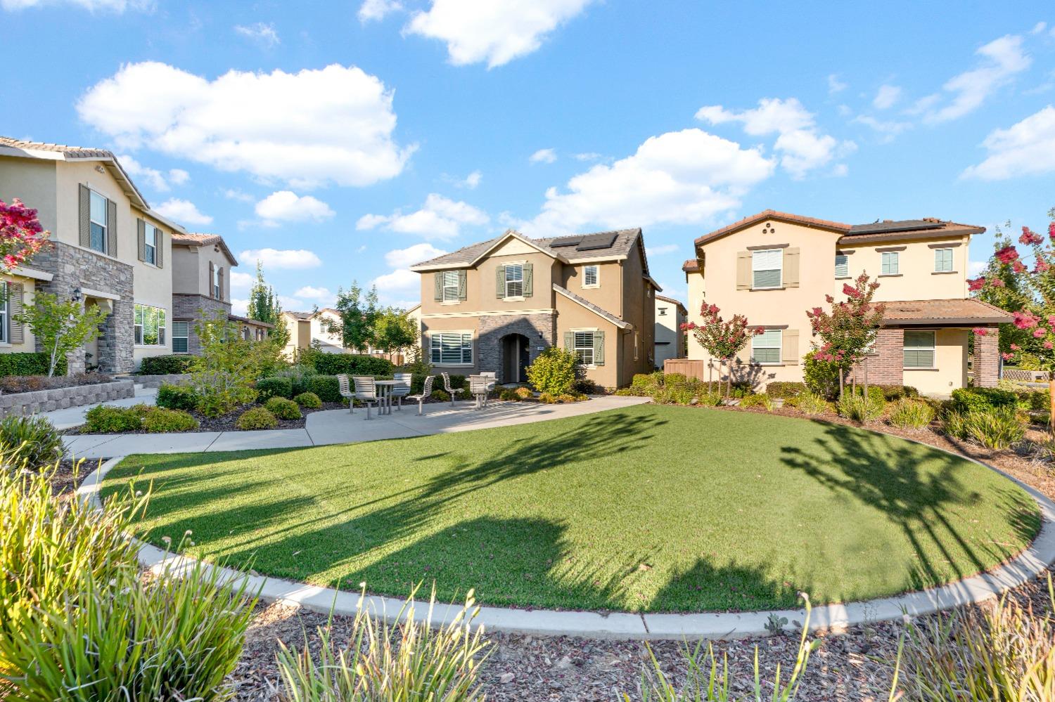 Detail Gallery Image 2 of 45 For 10896 Portico Cir, Rancho Cordova,  CA 95670 - 4 Beds | 3 Baths