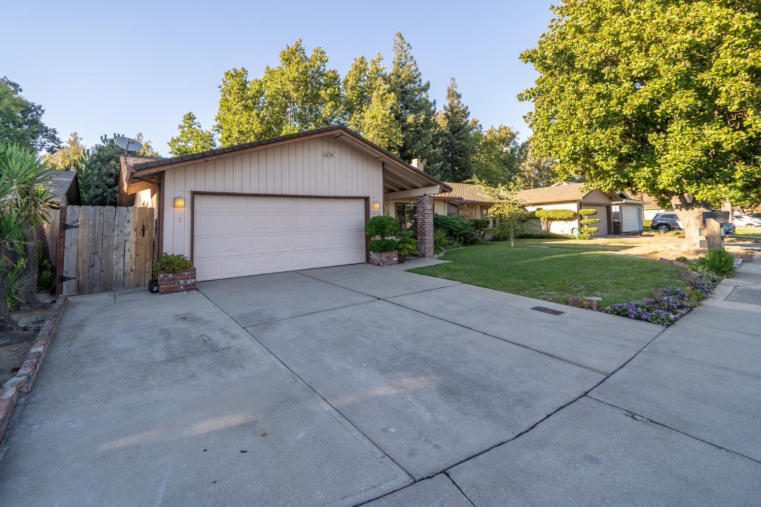 Detail Gallery Image 2 of 41 For 2721 Clear Creek Ct, Stockton,  CA 95207 - 3 Beds | 2 Baths