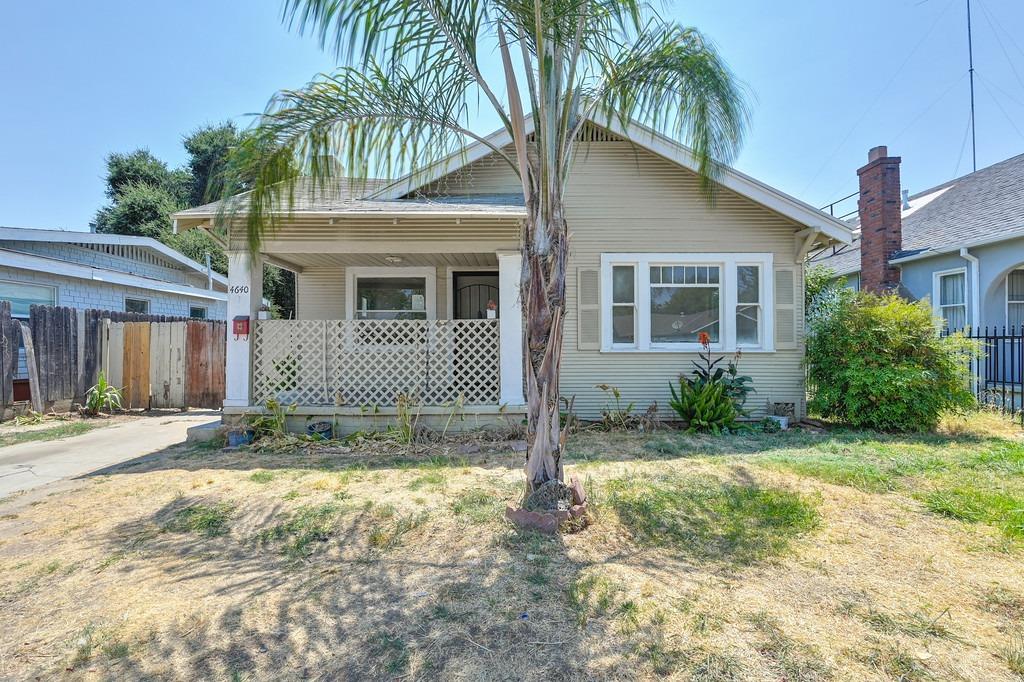 Detail Gallery Image 1 of 1 For 4640 12th Ave, Sacramento,  CA 95820 - 2 Beds | 1 Baths