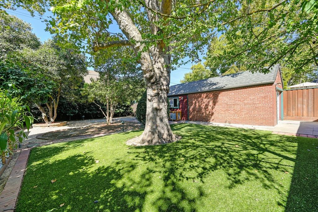 24Th Street, Sacramento, CA, 95818-3949