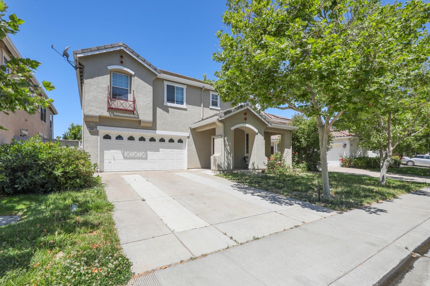 Detail Gallery Image 2 of 50 For 2009 Yarnell Way, Elk Grove,  CA 95758 - 4 Beds | 2/1 Baths