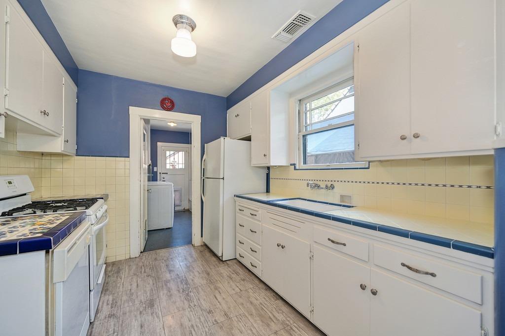 24Th Street, Sacramento, CA, 95818-3949
