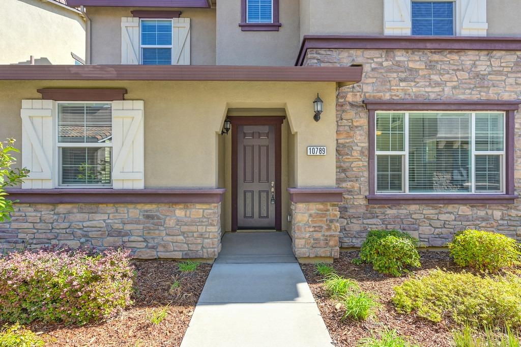 Detail Gallery Image 5 of 41 For 10789 Portico Circle, Rancho Cordova,  CA 95670 - 3 Beds | 2/1 Baths