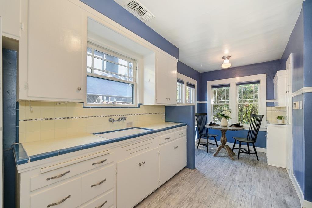 24Th Street, Sacramento, CA, 95818-3949
