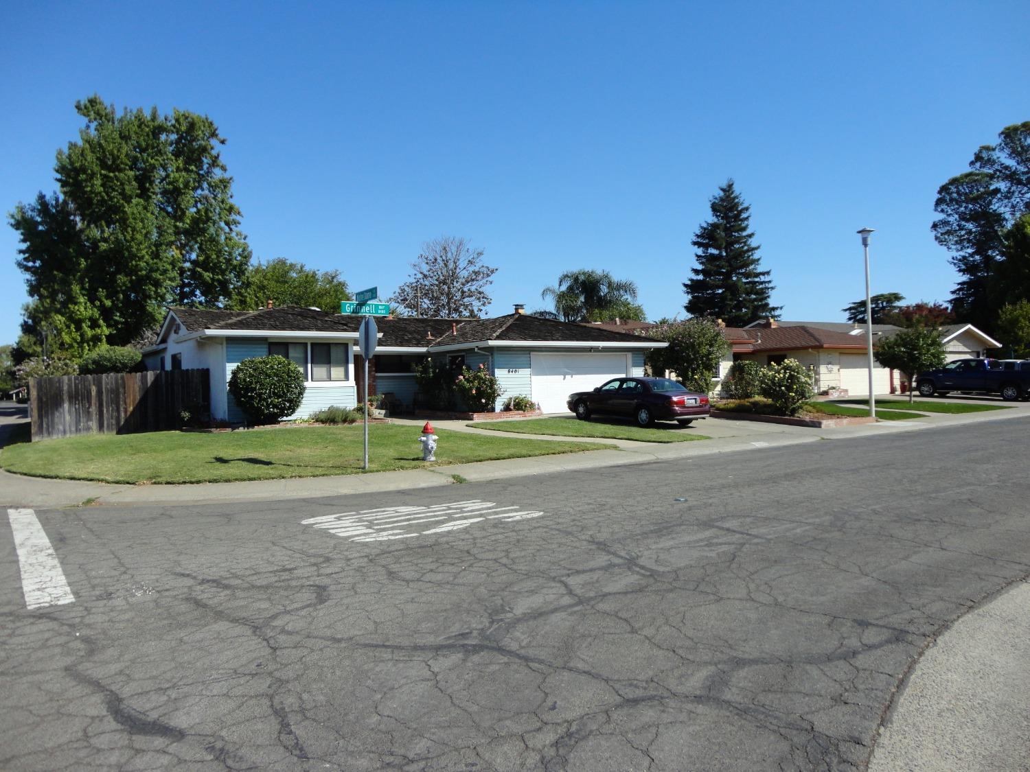 Detail Gallery Image 3 of 31 For 8401 Grinnel Way, Sacramento,  CA 95826 - 4 Beds | 2 Baths