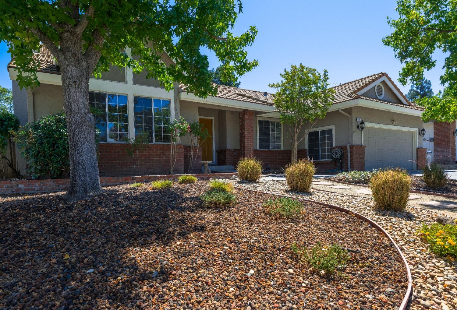 Detail Gallery Image 1 of 29 For 1027 Village Circle, Winters,  CA 95694 - 4 Beds | 2 Baths