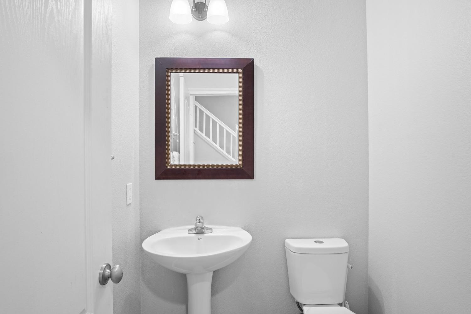 Detail Gallery Image 5 of 38 For 17121 Pacific Oak Ln, Lathrop,  CA 95330 - 3 Beds | 2/1 Baths