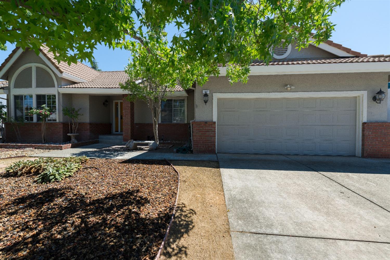 Detail Gallery Image 3 of 29 For 1027 Village Circle, Winters,  CA 95694 - 4 Beds | 2 Baths