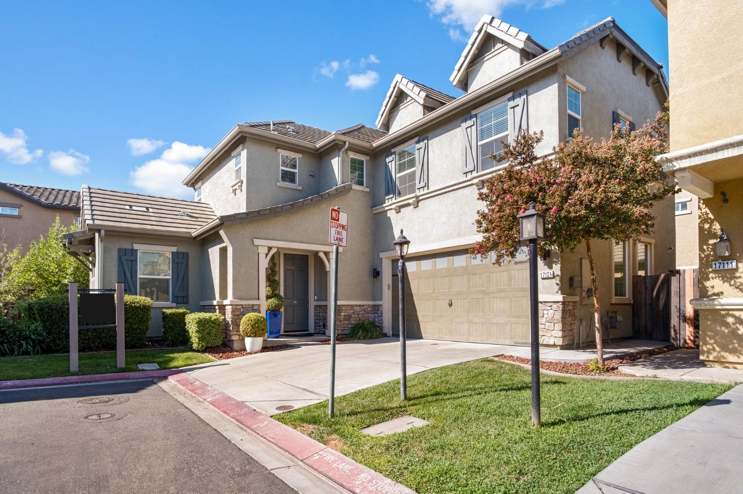 Detail Gallery Image 2 of 38 For 17121 Pacific Oak Ln, Lathrop,  CA 95330 - 3 Beds | 2/1 Baths