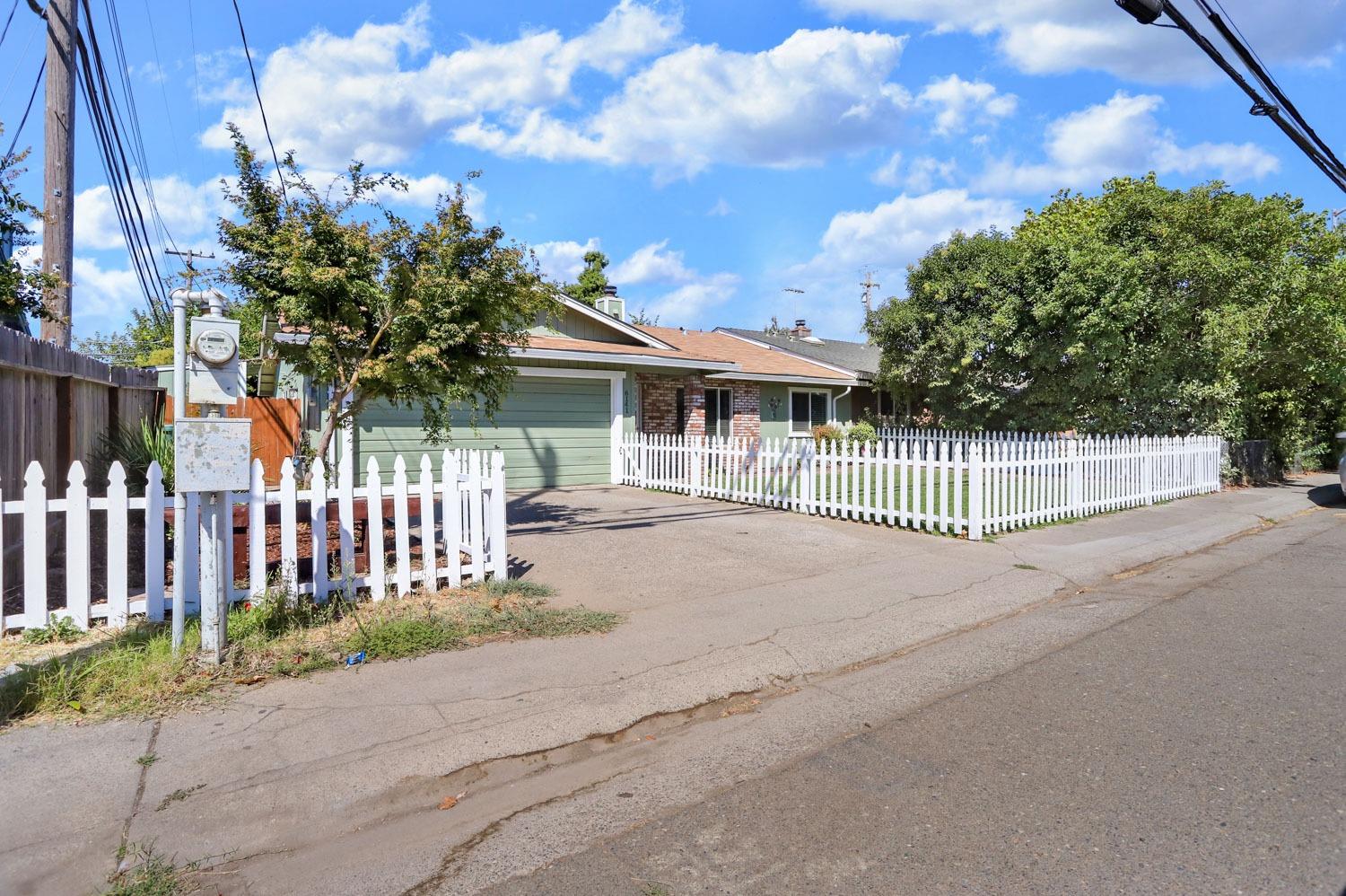 Detail Gallery Image 8 of 33 For 6141 Dry Creek Rd, Rio Linda,  CA 95673 - 3 Beds | 2 Baths