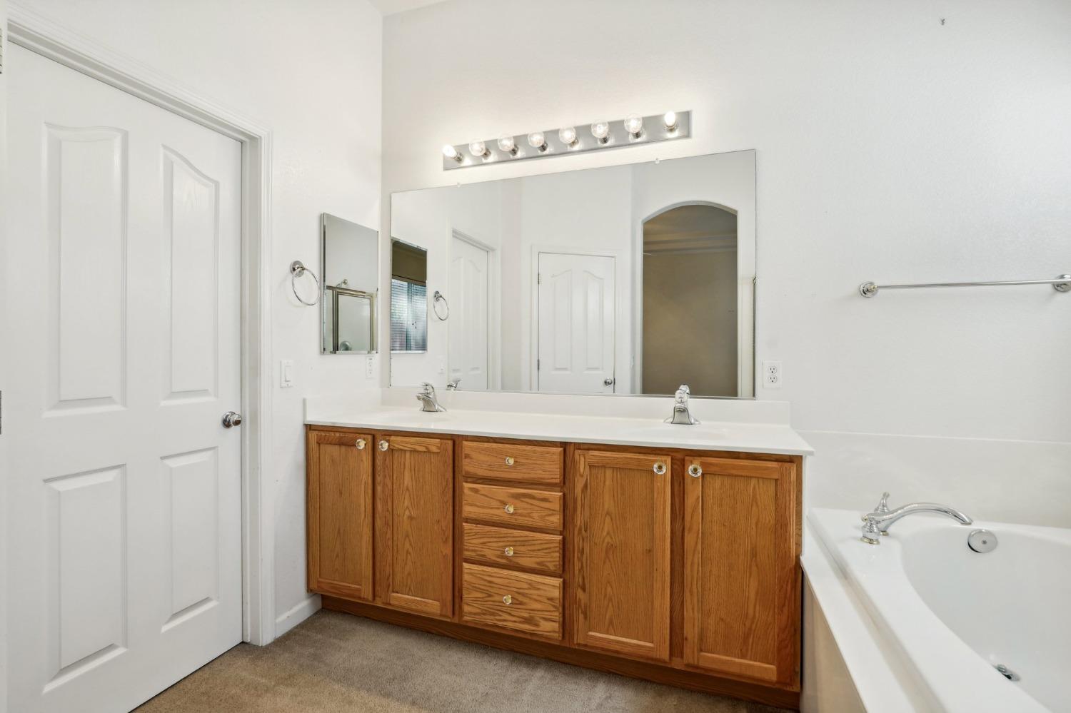 Detail Gallery Image 27 of 38 For 560 Eastbrook Cir, Sacramento,  CA 95835 - 3 Beds | 2 Baths