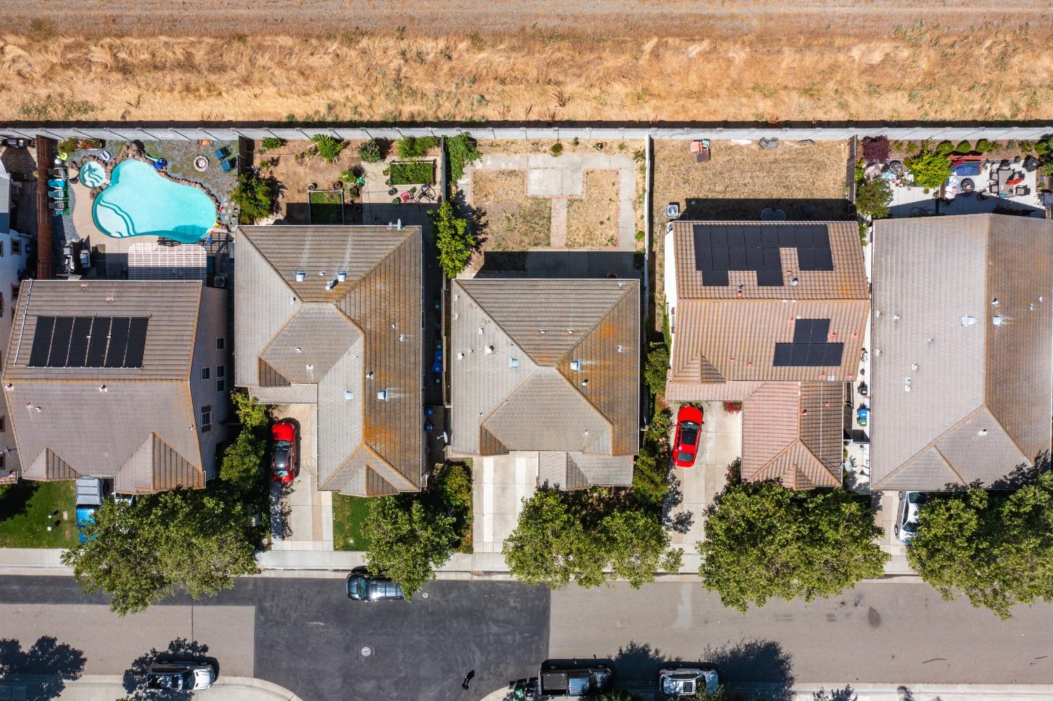 Detail Gallery Image 35 of 50 For 2009 Yarnell Way, Elk Grove,  CA 95758 - 4 Beds | 2/1 Baths