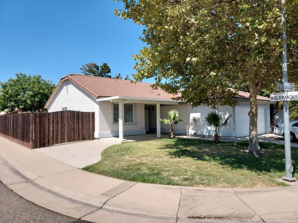 Detail Gallery Image 1 of 1 For 8221 Carriage Oaks Way, Antelope,  CA 95843 - 3 Beds | 2 Baths