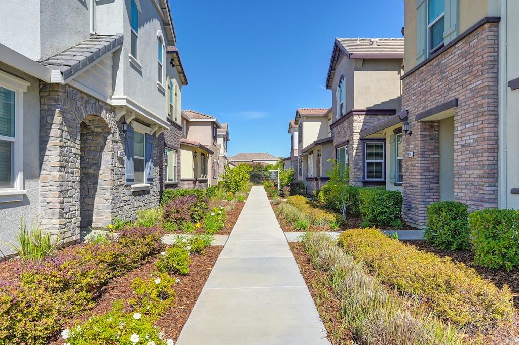 Detail Gallery Image 4 of 41 For 10789 Portico Circle, Rancho Cordova,  CA 95670 - 3 Beds | 2/1 Baths