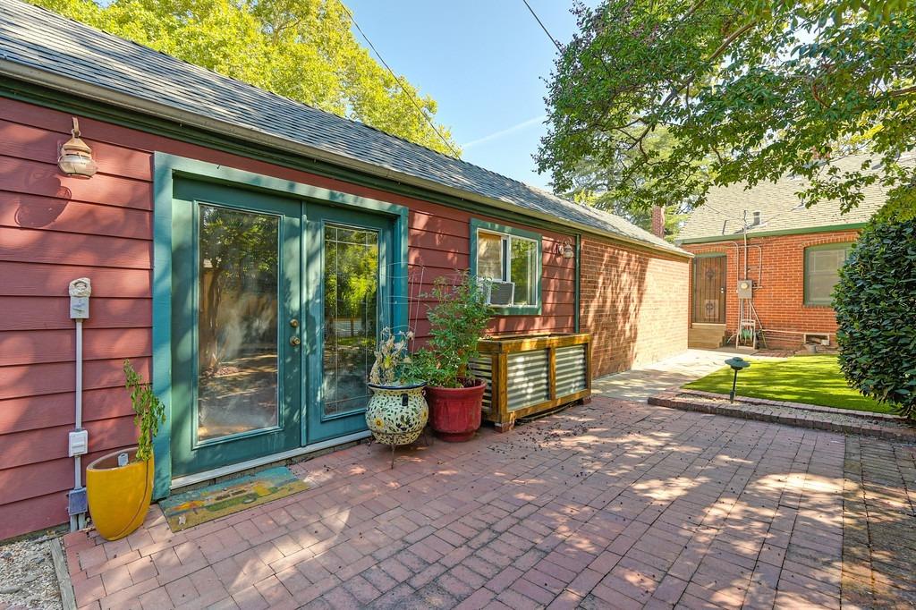 24Th Street, Sacramento, CA, 95818-3949