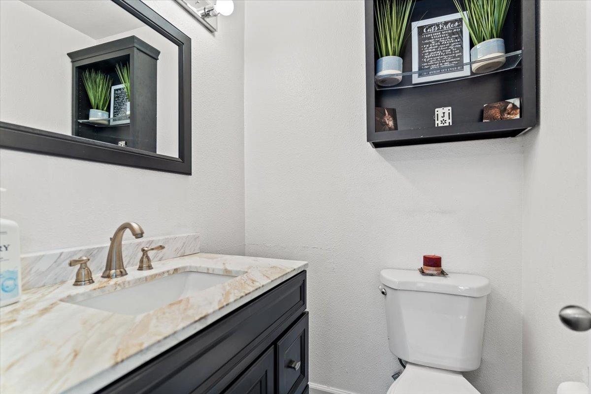 Detail Gallery Image 8 of 26 For 25323 Ironwood Ct, Hayward,  CA 94545 - 3 Beds | 2/1 Baths