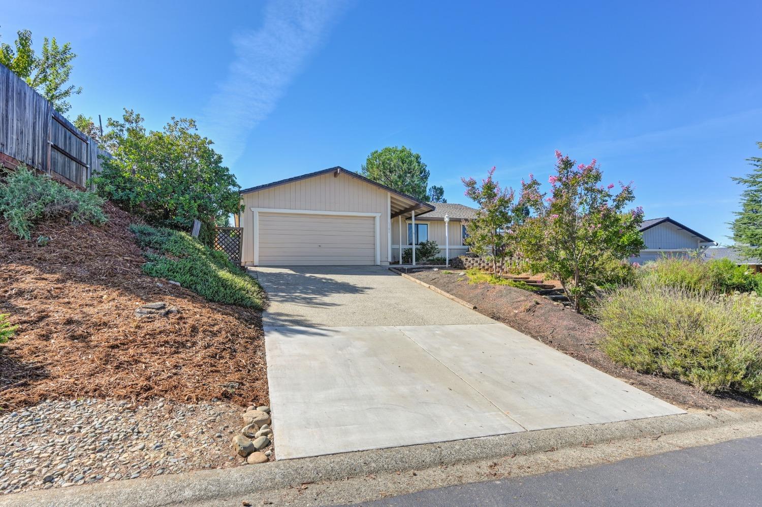 Detail Gallery Image 4 of 40 For 5386 Pyramid Peak Dr, El Dorado,  CA 95623 - 3 Beds | 2 Baths