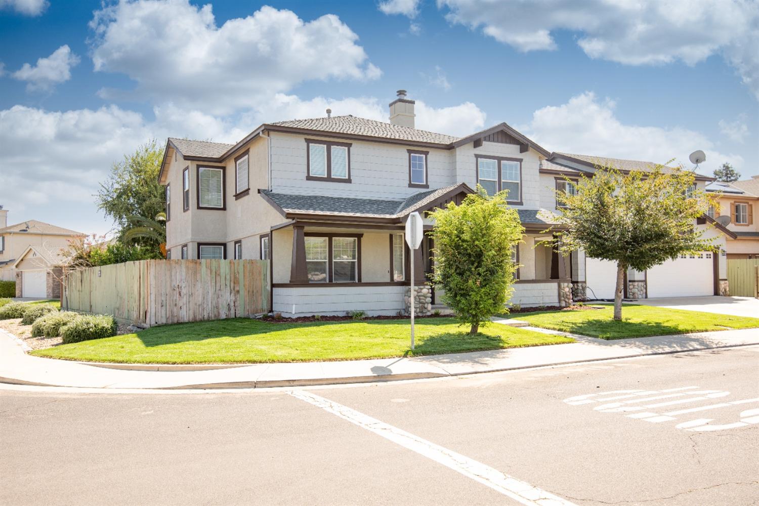 Detail Gallery Image 3 of 64 For 2114 Heirloom Pl, Manteca,  CA 95337 - 5 Beds | 4 Baths