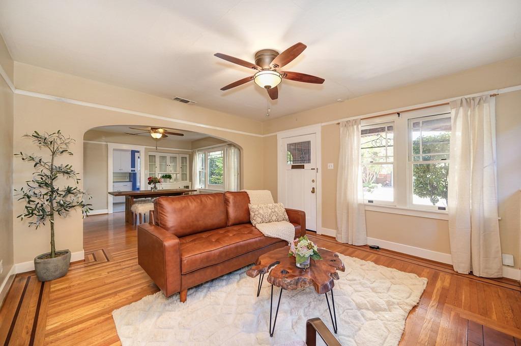 24Th Street, Sacramento, CA, 95818-3949
