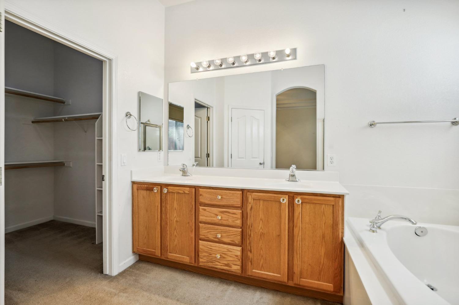 Detail Gallery Image 26 of 38 For 560 Eastbrook Cir, Sacramento,  CA 95835 - 3 Beds | 2 Baths