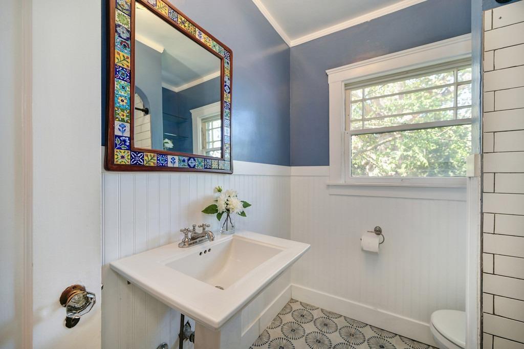 24Th Street, Sacramento, CA, 95818-3949