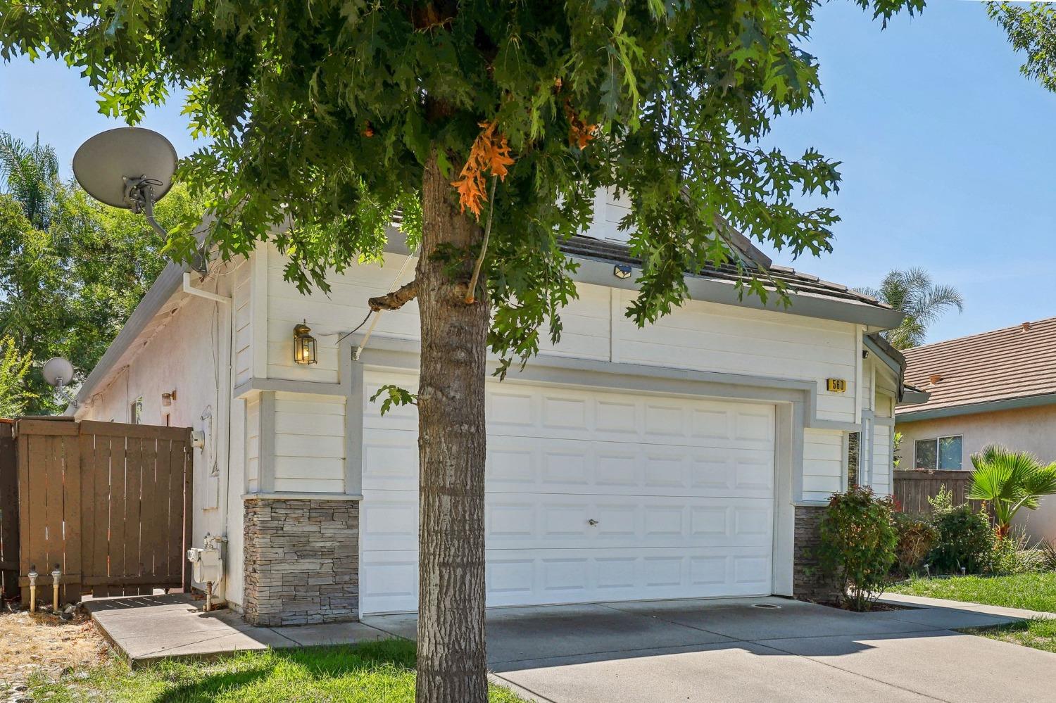 Detail Gallery Image 3 of 38 For 560 Eastbrook Cir, Sacramento,  CA 95835 - 3 Beds | 2 Baths