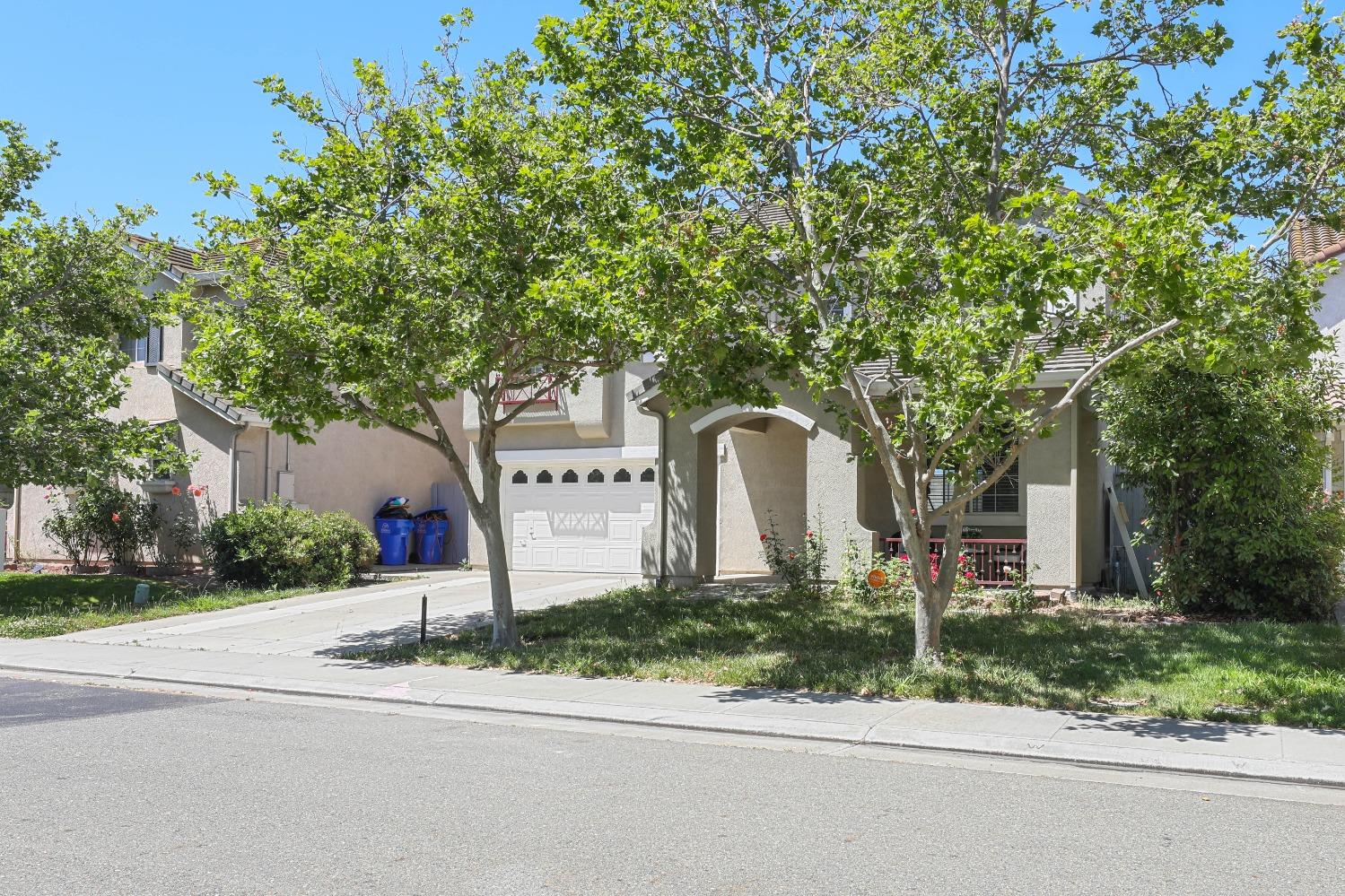 Detail Gallery Image 5 of 50 For 2009 Yarnell Way, Elk Grove,  CA 95758 - 4 Beds | 2/1 Baths