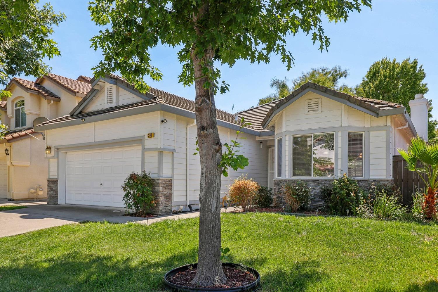 Detail Gallery Image 2 of 38 For 560 Eastbrook Cir, Sacramento,  CA 95835 - 3 Beds | 2 Baths