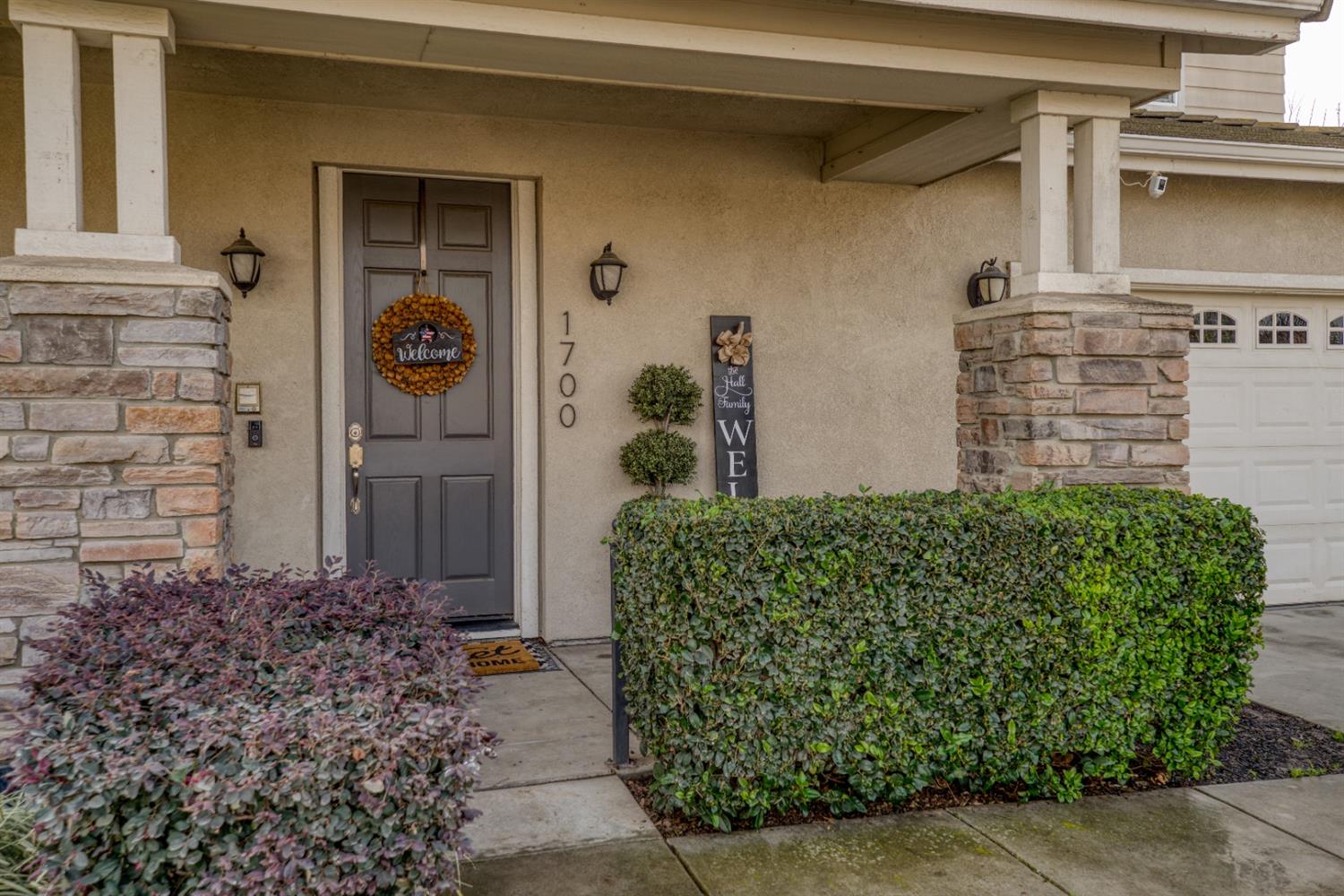 Detail Gallery Image 2 of 49 For 1700 Thomas Ct, Modesto,  CA 95355 - 4 Beds | 3/1 Baths