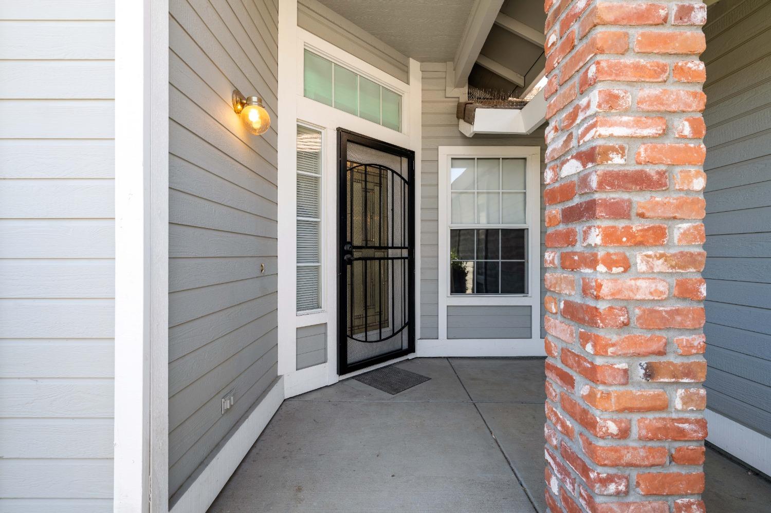 Detail Gallery Image 4 of 41 For 7973 Keith Winney Cir, Sacramento,  CA 95829 - 4 Beds | 2 Baths