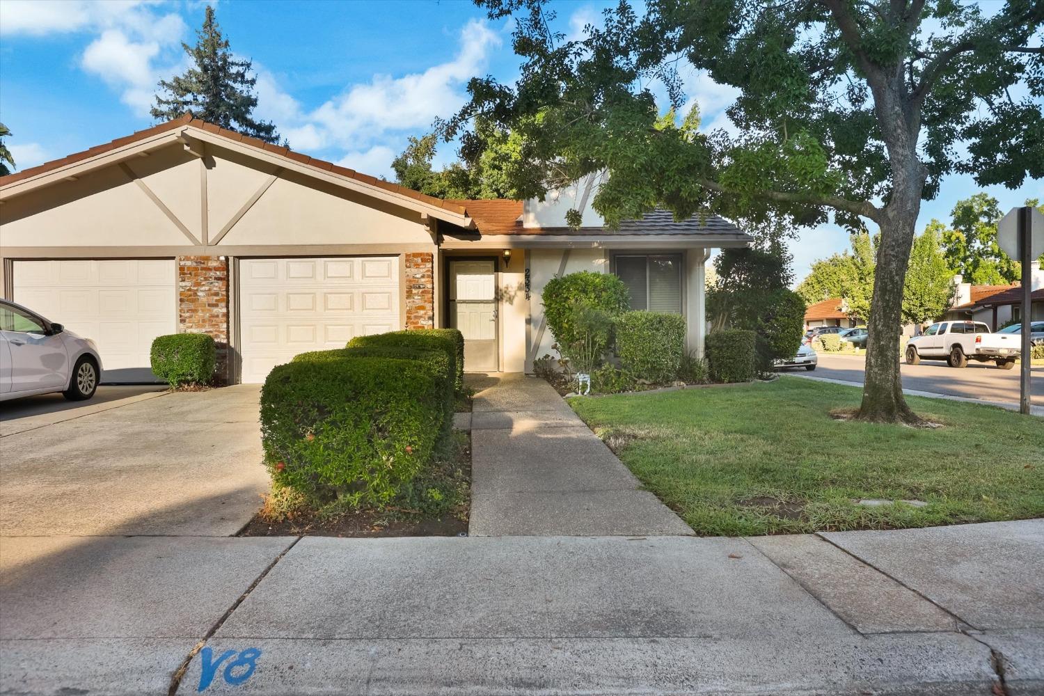 Detail Gallery Image 2 of 24 For 2334 Bridlewood Dr, Rancho Cordova,  CA 95670 - 3 Beds | 2 Baths