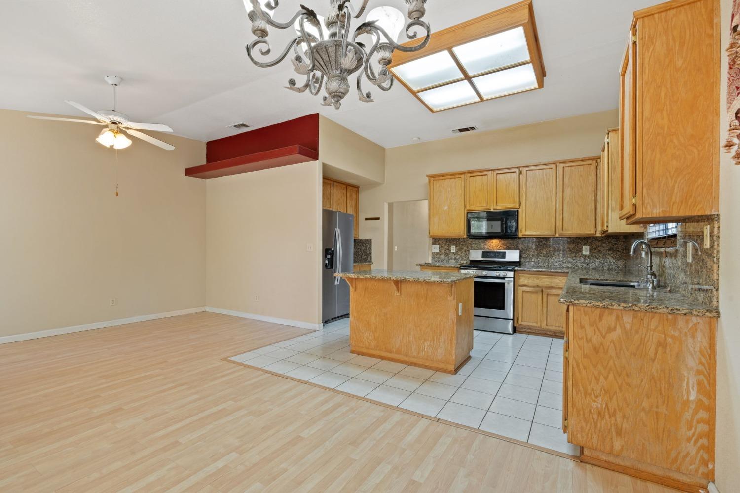 Detail Gallery Image 9 of 24 For 4391 Batt Dr, Sacramento,  CA 95838 - 4 Beds | 2 Baths