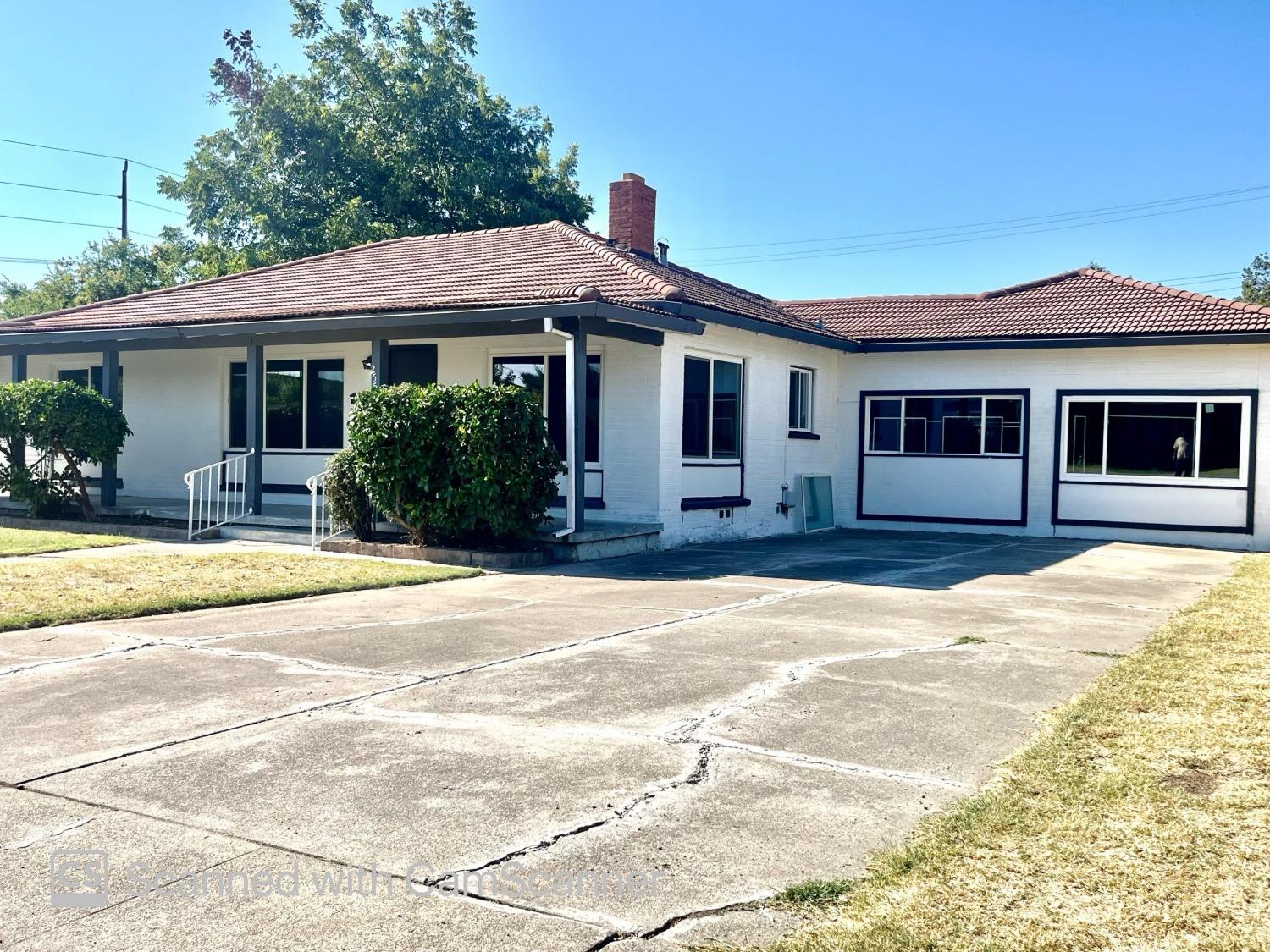 Detail Gallery Image 1 of 31 For 2557 W Mendocino Ave, Stockton,  CA 95204 - 3 Beds | 2 Baths