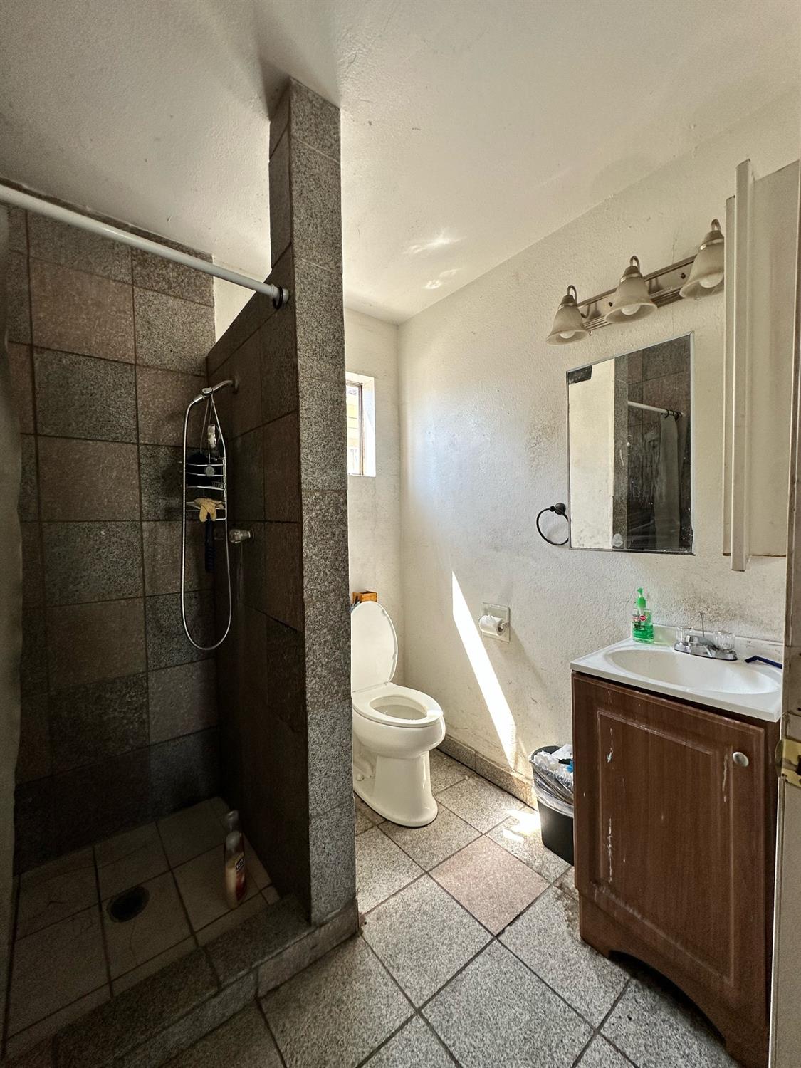 Detail Gallery Image 14 of 27 For 518 S Sierra Nevada St, Stockton,  CA 95205 - 3 Beds | 2 Baths