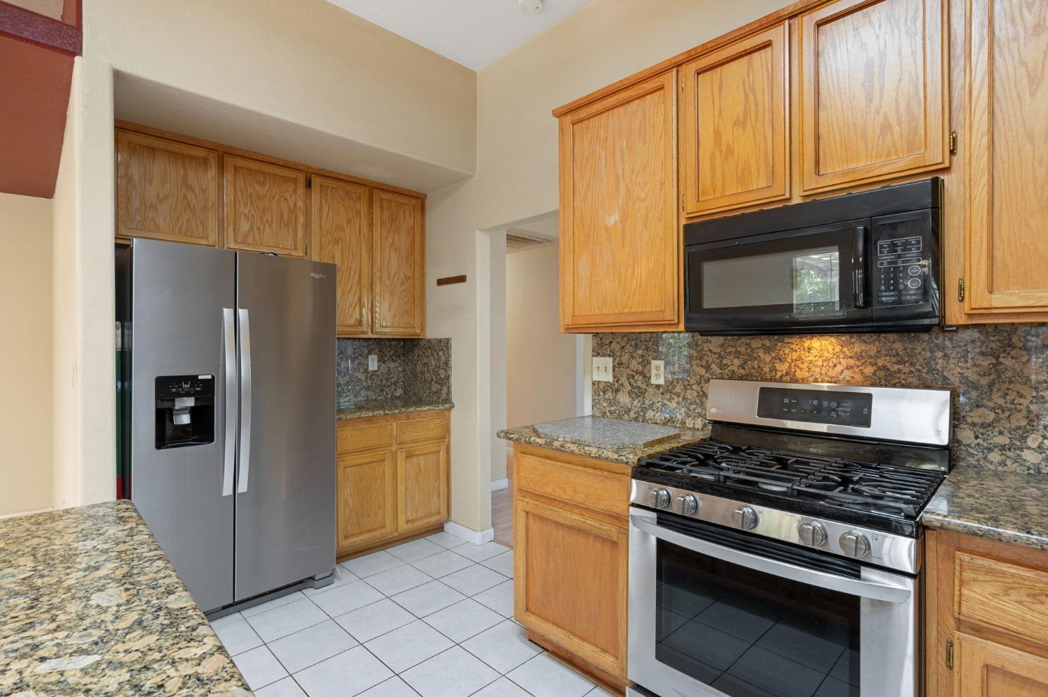 Detail Gallery Image 11 of 24 For 4391 Batt Dr, Sacramento,  CA 95838 - 4 Beds | 2 Baths