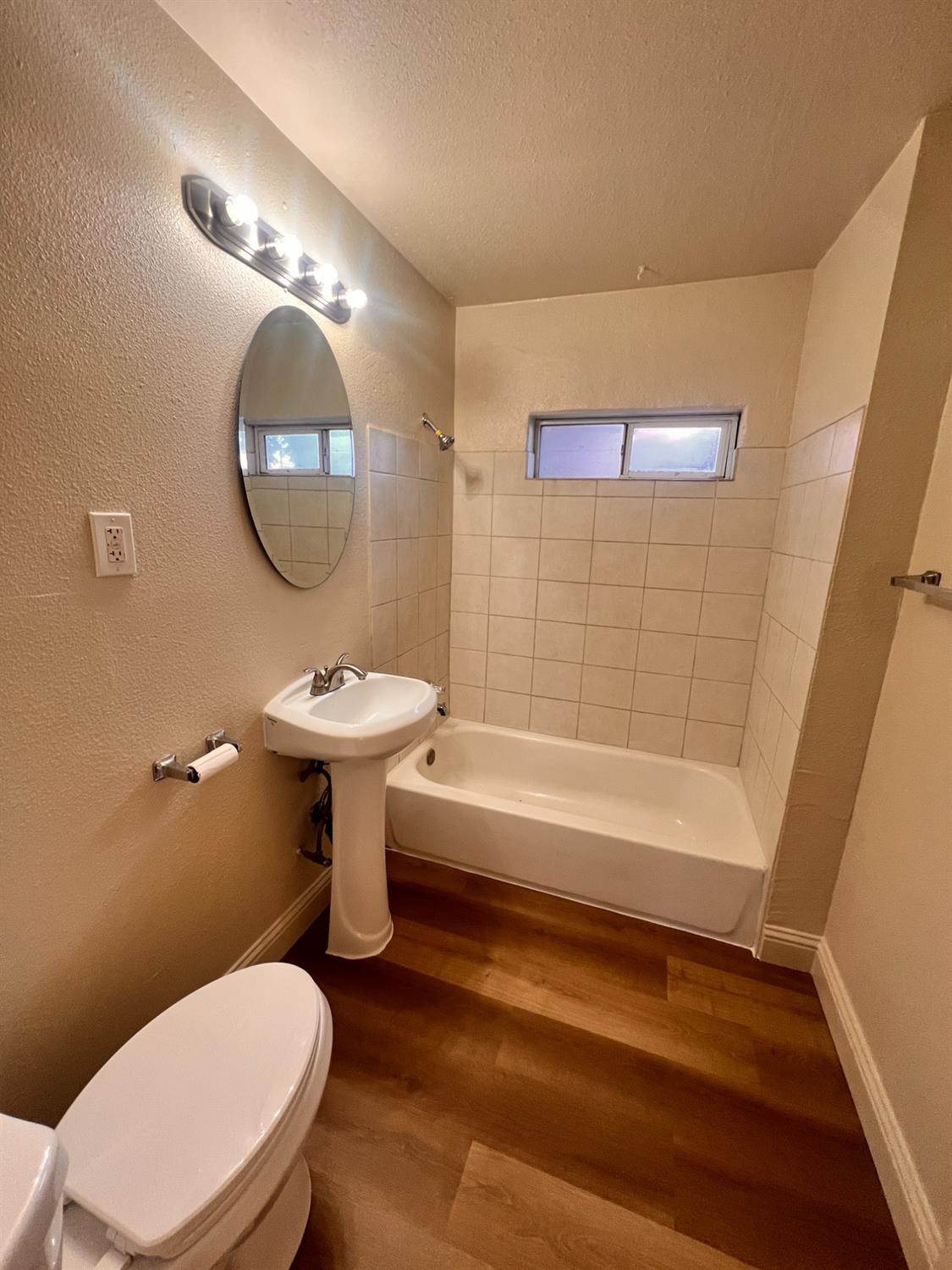 Detail Gallery Image 7 of 10 For 328 N Maple, Manteca,  CA 95336 - 2 Beds | 1 Baths