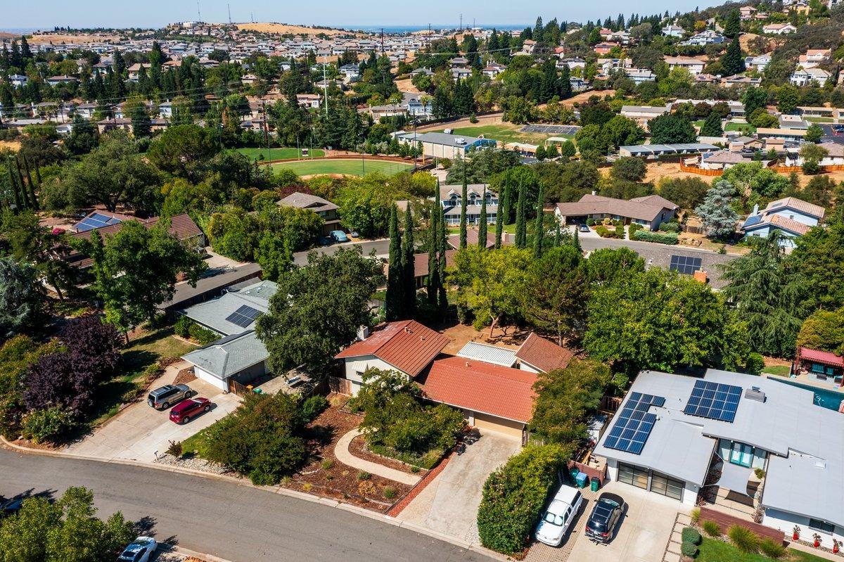 Detail Gallery Image 31 of 34 For 3792 Arrowhead Ct, El Dorado Hills,  CA 95762 - 3 Beds | 2 Baths