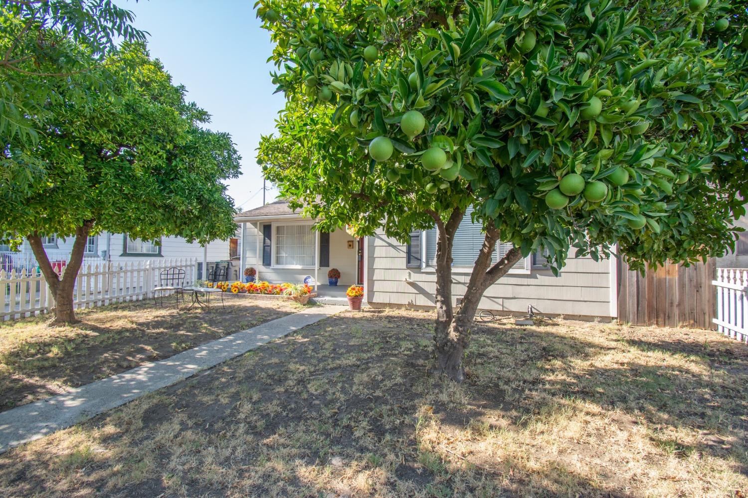 Detail Gallery Image 1 of 50 For 14 13th St, West Sacramento,  CA 95691 - 3 Beds | 1 Baths