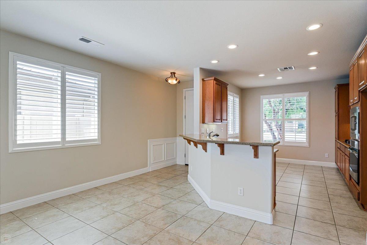 Detail Gallery Image 10 of 75 For 2384 Shadow Berry Dr, Manteca,  CA 95336 - 2 Beds | 2 Baths