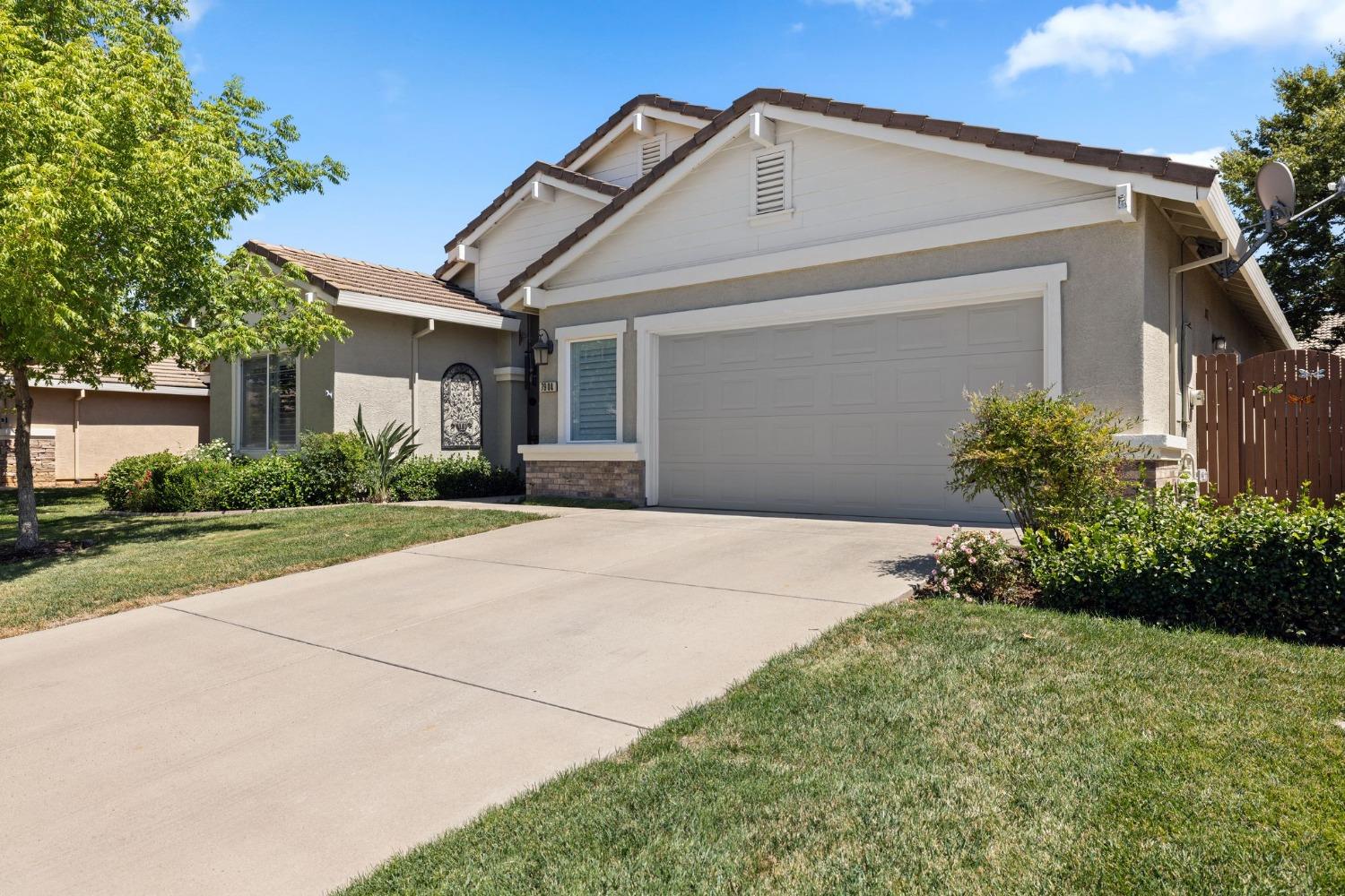 Detail Gallery Image 1 of 38 For 7904 Quaker Ridge Way, Sacramento,  CA 95829 - 3 Beds | 2 Baths