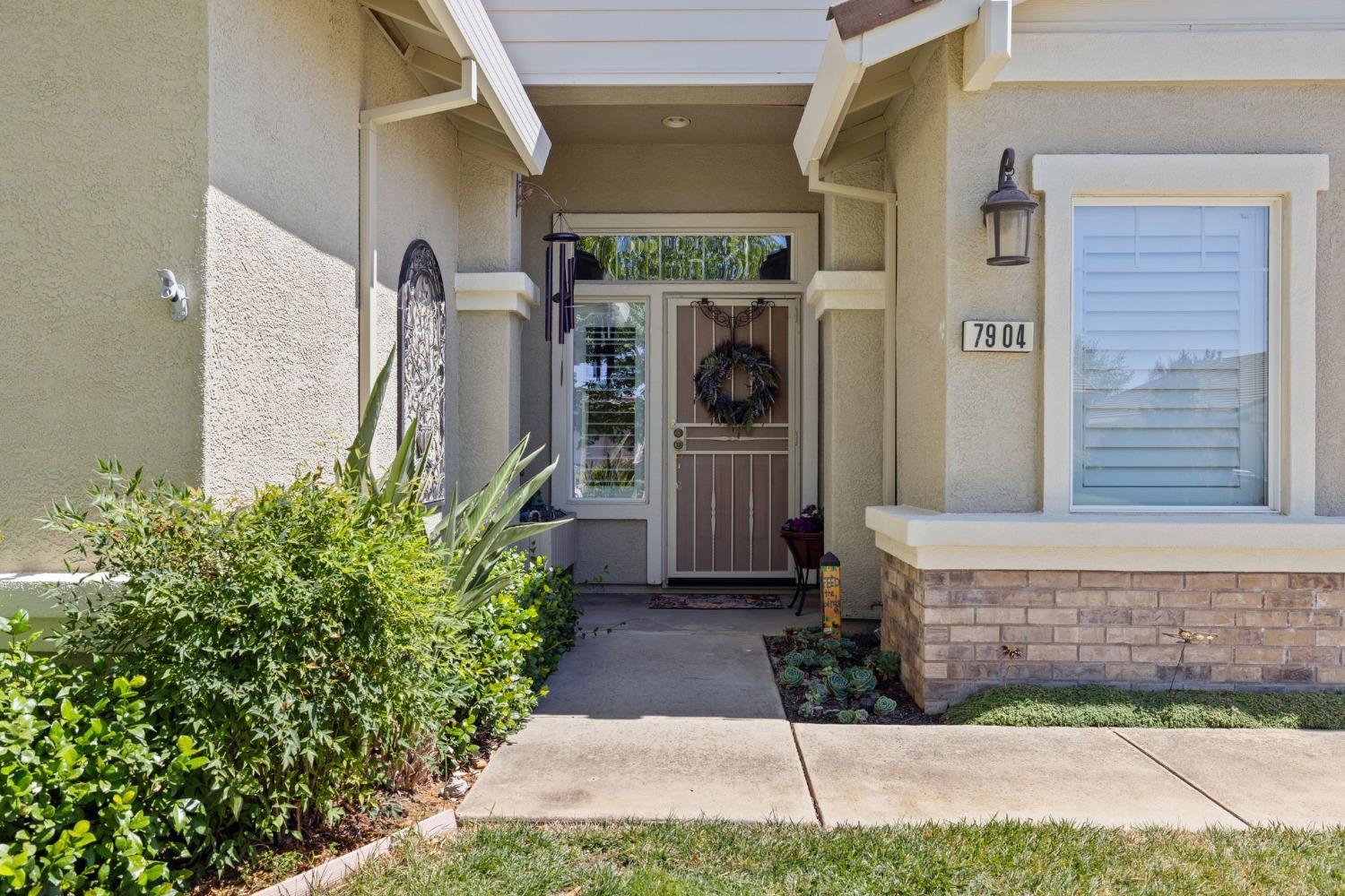 Detail Gallery Image 3 of 38 For 7904 Quaker Ridge Way, Sacramento,  CA 95829 - 3 Beds | 2 Baths