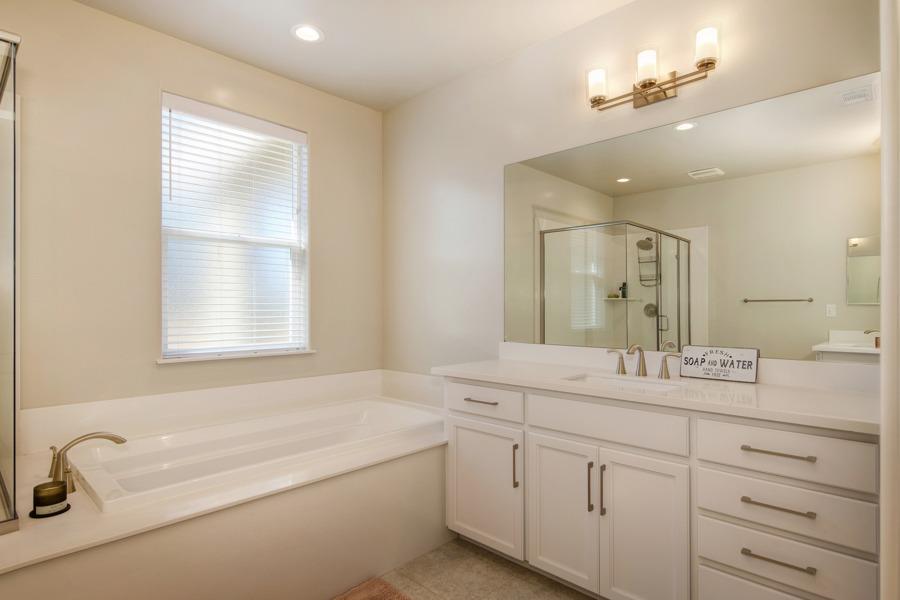 Detail Gallery Image 18 of 54 For 10065 Evening Star Dr, Roseville,  CA 95747 - 4 Beds | 3/1 Baths