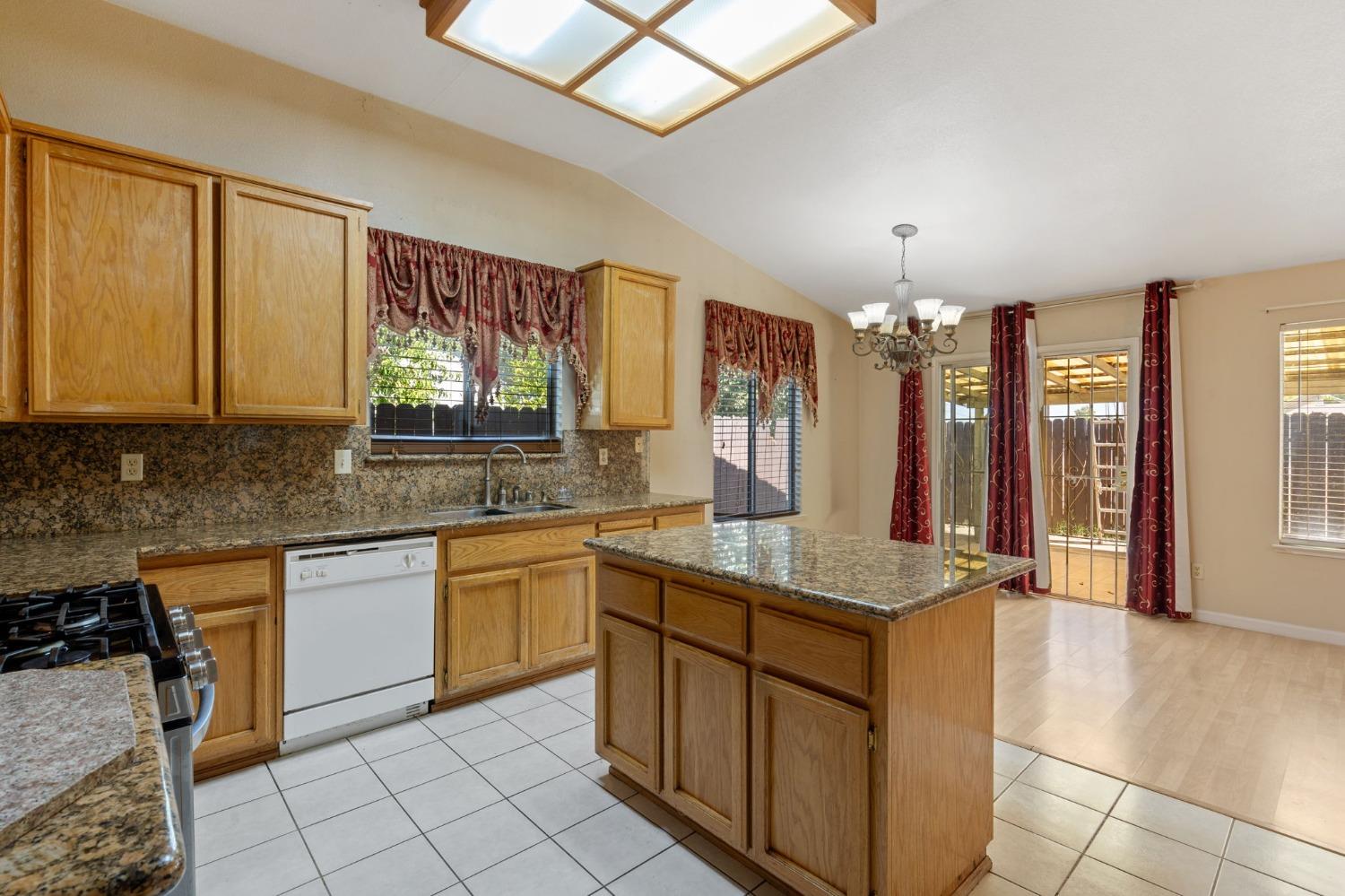 Detail Gallery Image 6 of 24 For 4391 Batt Dr, Sacramento,  CA 95838 - 4 Beds | 2 Baths