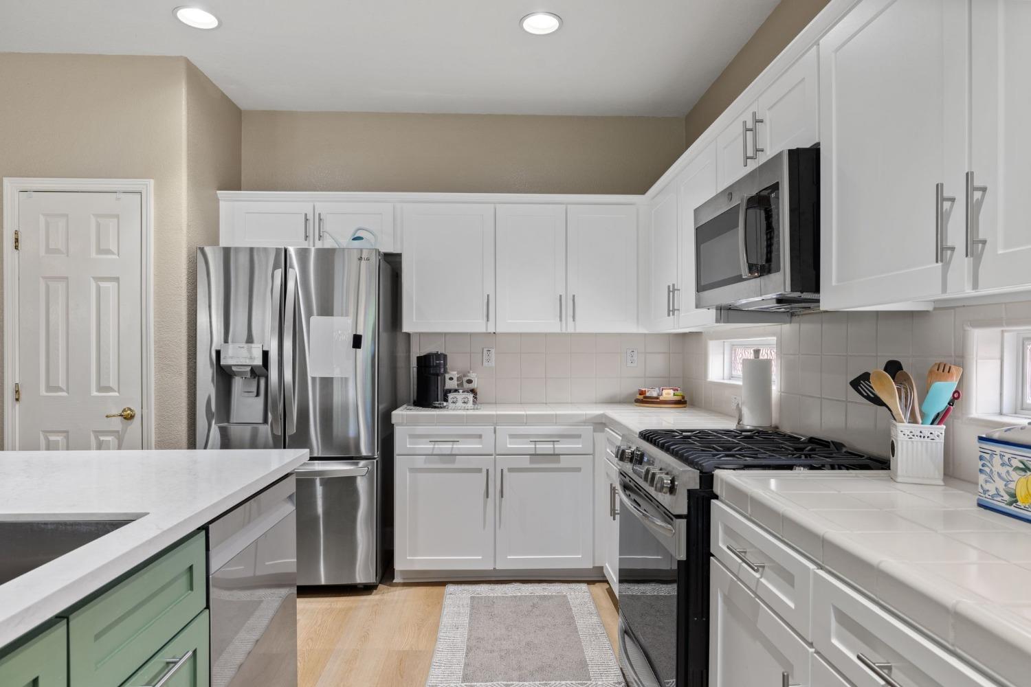 Detail Gallery Image 12 of 38 For 7904 Quaker Ridge Way, Sacramento,  CA 95829 - 3 Beds | 2 Baths