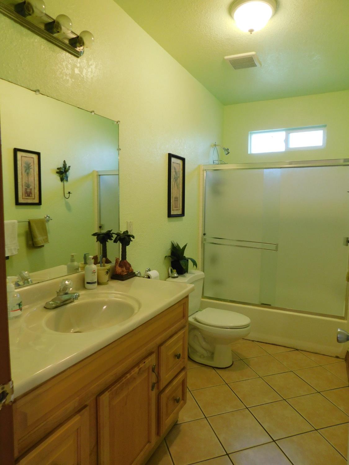 Detail Gallery Image 5 of 20 For 1745 S Hunter St, Stockton,  CA 95206 - 3 Beds | 2 Baths