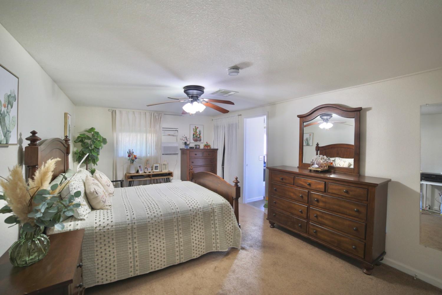 Detail Gallery Image 4 of 27 For 436 N Mercey Springs Rd 38, Los Banos,  CA 93635 - 3 Beds | 2 Baths