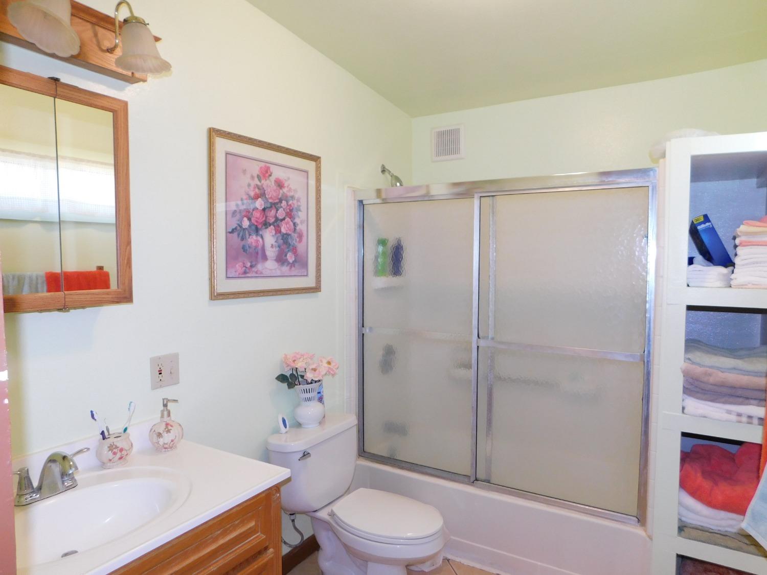 Detail Gallery Image 9 of 20 For 1745 S Hunter St, Stockton,  CA 95206 - 3 Beds | 2 Baths